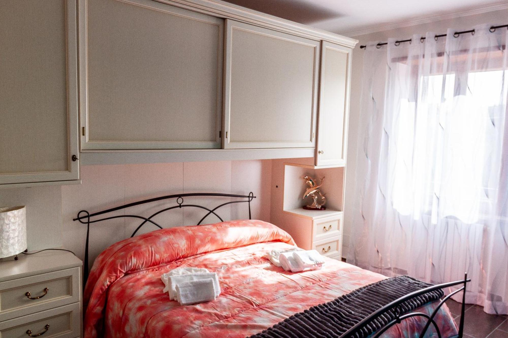 A Casa Di Marco Guesthouse - Apt Di Ciampino E Stazione Per Roma Marino Bagian luar foto