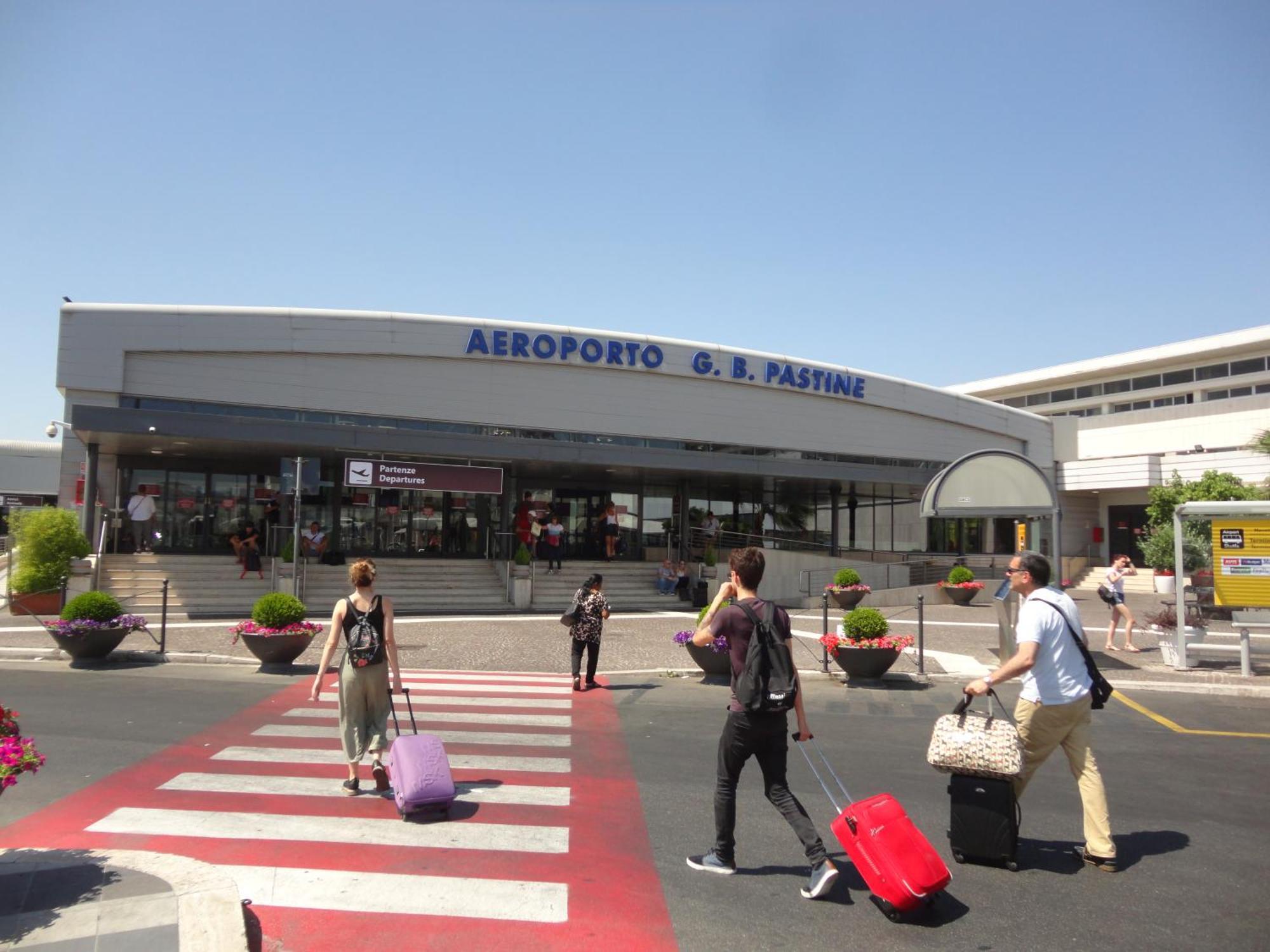 A Casa Di Marco Guesthouse - Apt Di Ciampino E Stazione Per Roma Marino Bagian luar foto