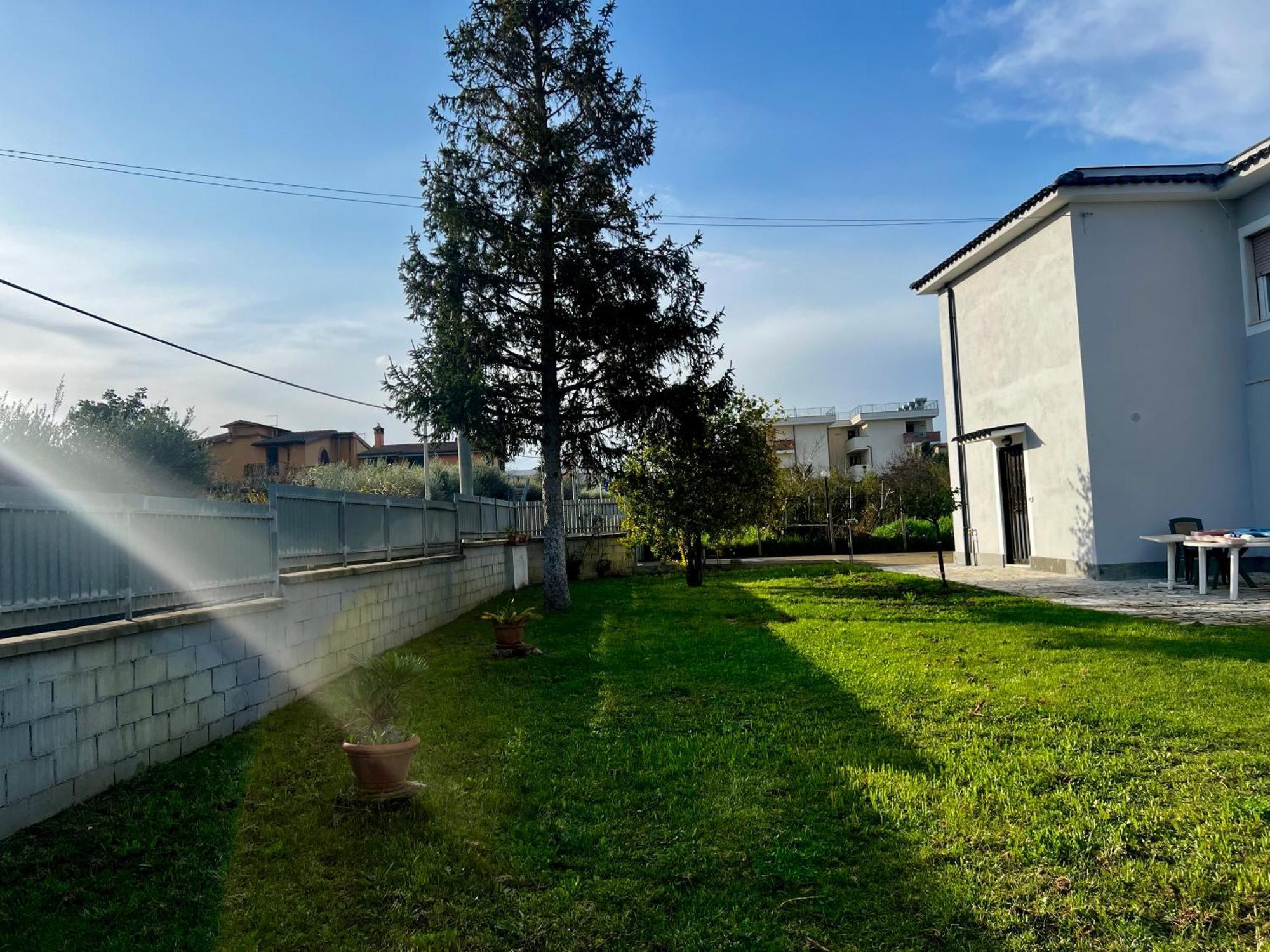A Casa Di Marco Guesthouse - Apt Di Ciampino E Stazione Per Roma Marino Bagian luar foto